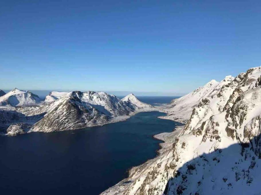 Дом отдыха Lofoten Fjord House - Mountain & Seaview *